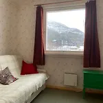 Koselig Hus Med Parkeringsplass 公寓 *